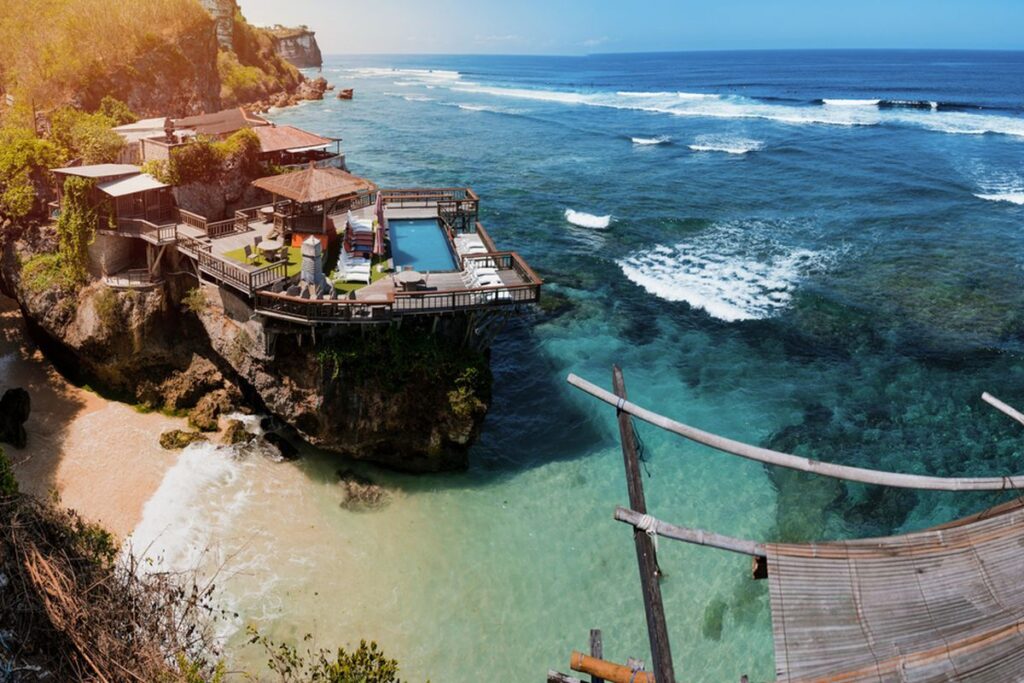 _Pantai-Suluban