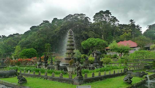 Istana Air Tirta Gangga